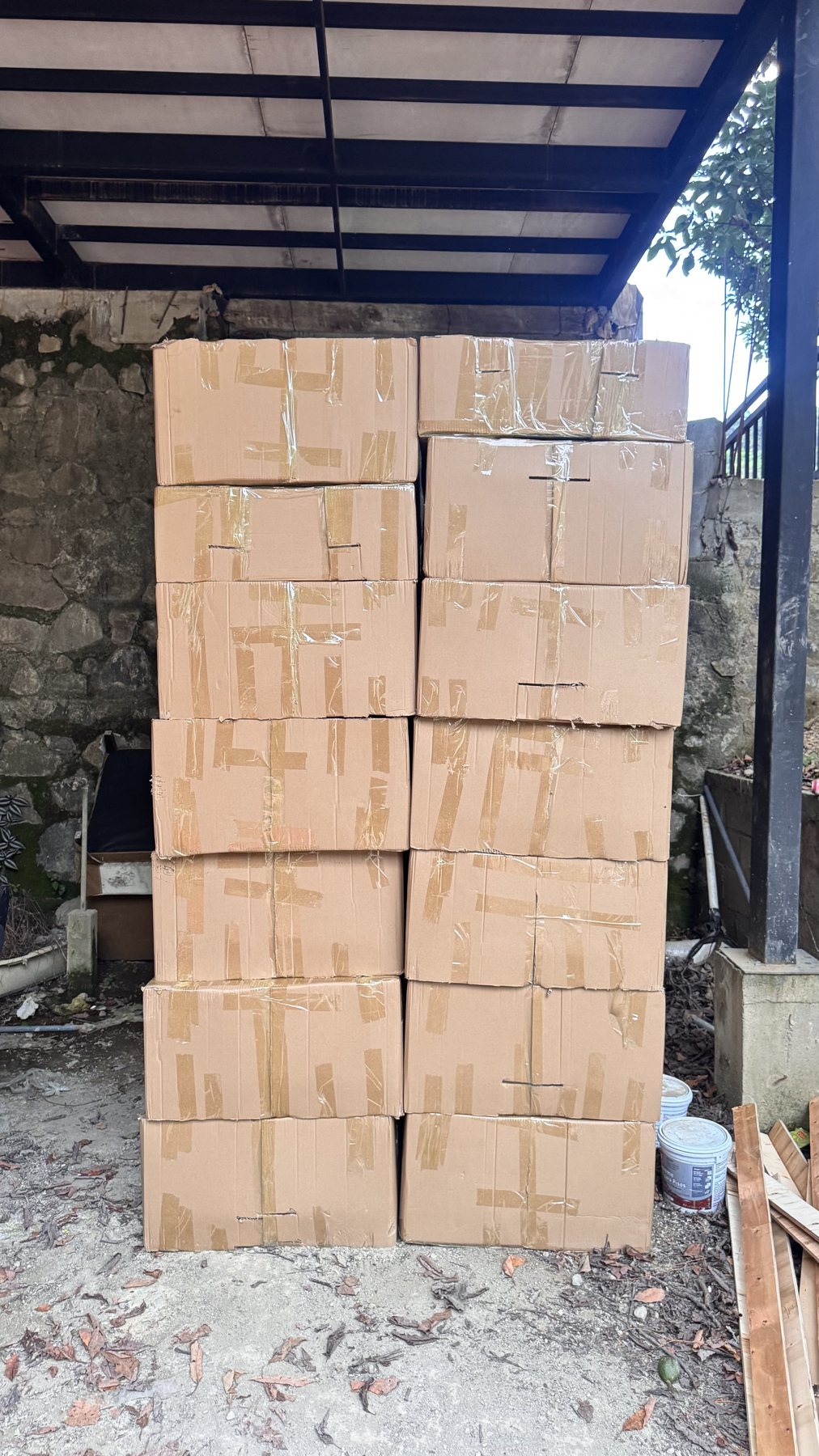 Cajas del inventario real de paneles acústicos en Guatemala