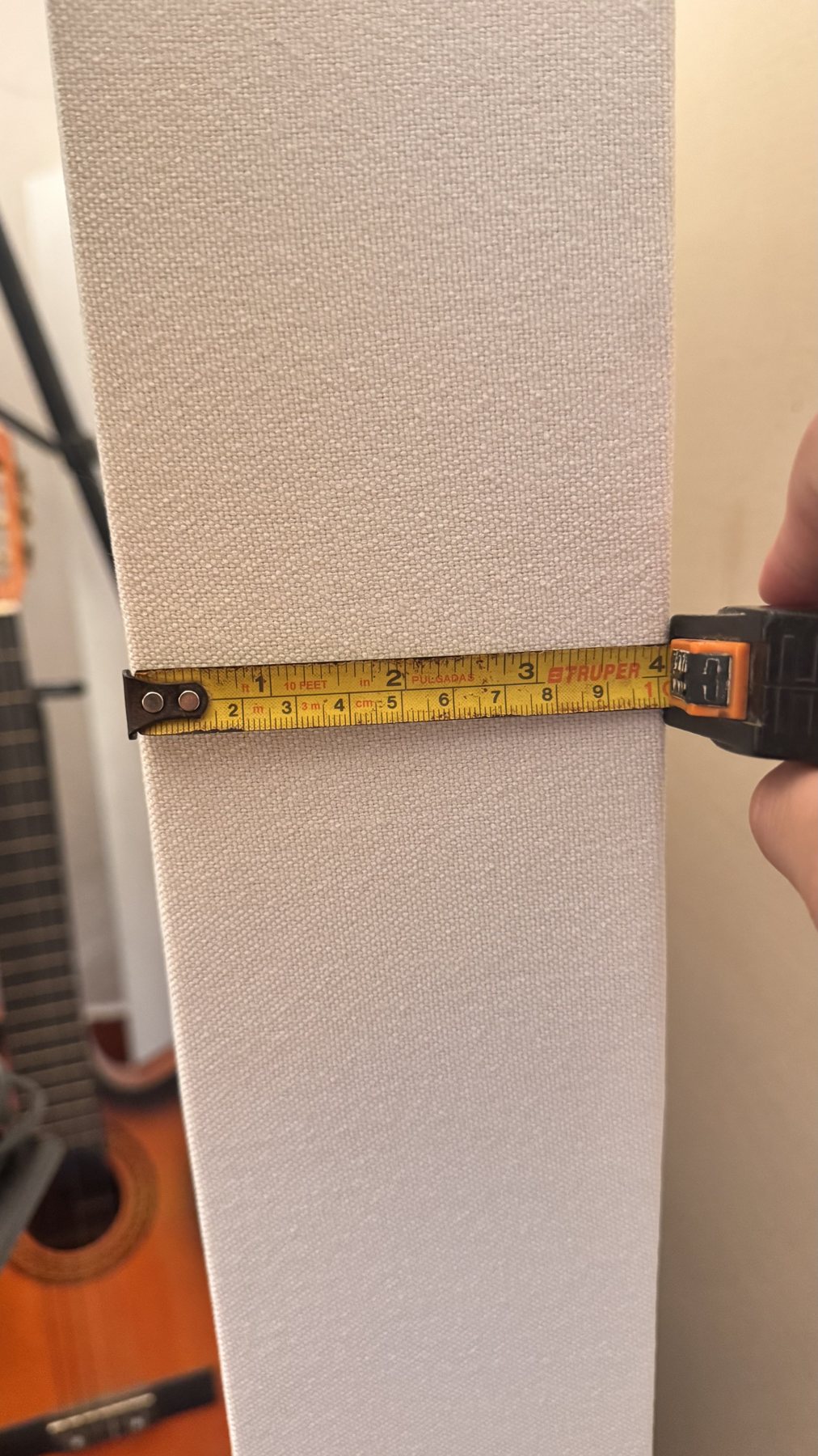 Medición real de 10 centímetros de grosor del panel